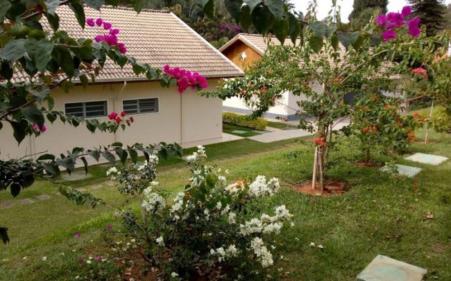 Flores no Residencial Sênior Retiro Suíço